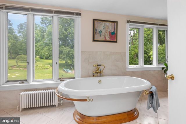 5792 CARVERSVILLE RD, Doylestown, PA 18902