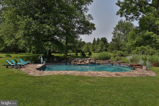 5792 CARVERSVILLE RD, Doylestown, PA 18902