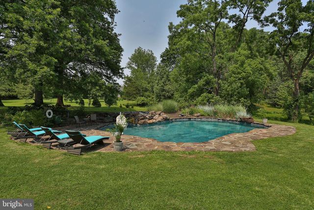 5792 CARVERSVILLE RD, Doylestown, PA 18902
