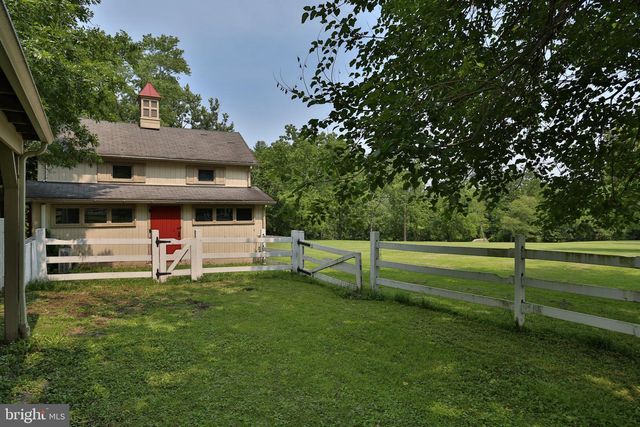 5792 CARVERSVILLE RD, Doylestown, PA 18902