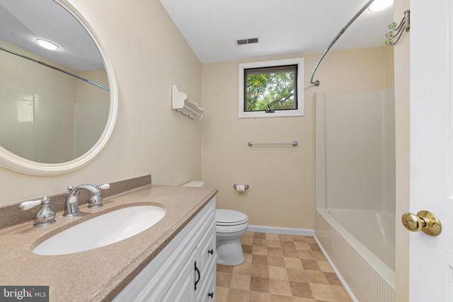 5792 CARVERSVILLE RD, Doylestown, PA 18902