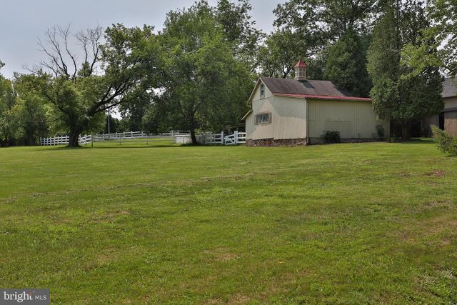 5792 CARVERSVILLE RD, Doylestown, PA 18902