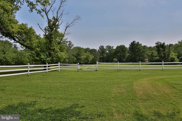 5792 CARVERSVILLE RD, Doylestown, PA 18902