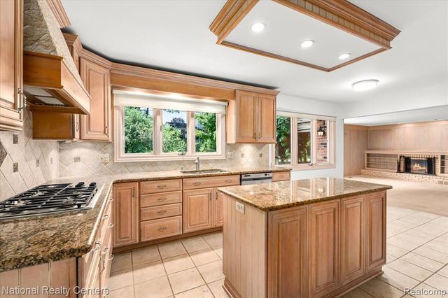 4258 Westover Drive, West Bloomfield, MI 48323