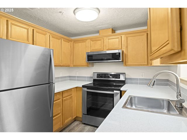 2535 Se 141ST Ave 2, Portland, OR 97236