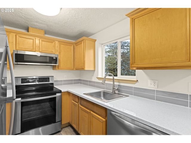 2535 Se 141ST Ave 2, Portland, OR 97236