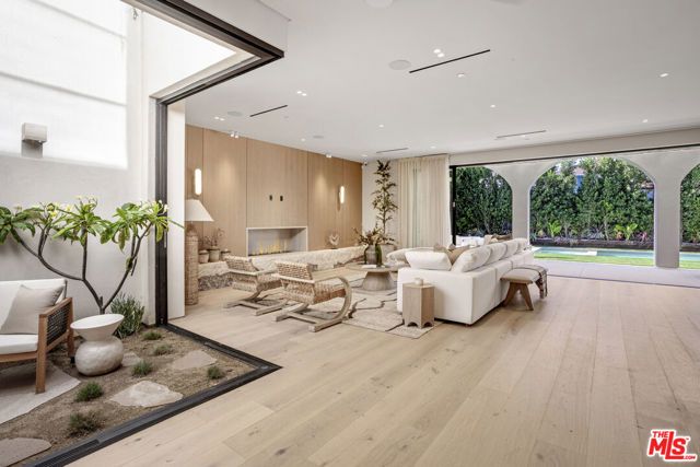 11931 Pacific Avenue, Mar Vista, CA 90066