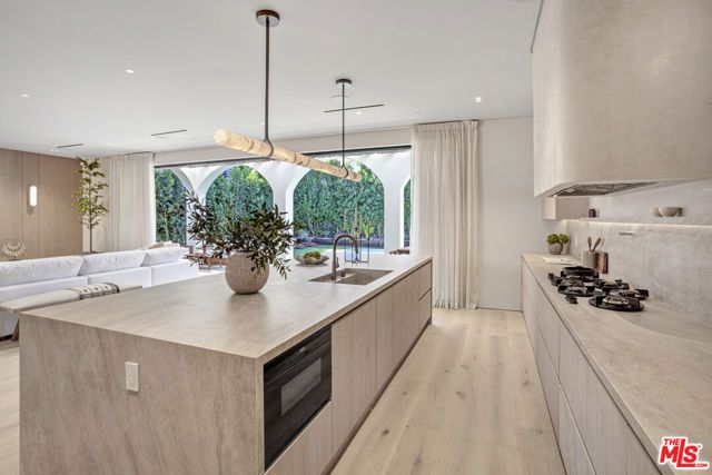 11931 Pacific Avenue, Mar Vista, CA 90066