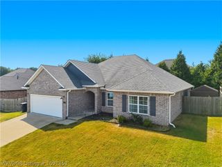 1421 Colonel Mcneil Drive, Prairie Grove, AR 72753