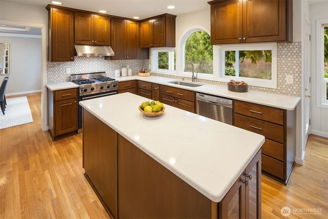 2821 252nd Avenue SE, Sammamish, WA 98075