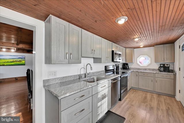 2318 MARIETTA AVE, Lancaster, PA 17603