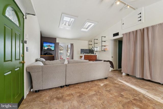 8213 SHADY SPRING DR, Gaithersburg, MD 20877