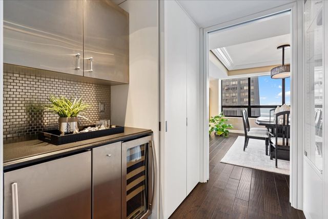 180 E PEARSON Street 4801, Chicago, IL 60611