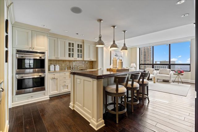 180 E PEARSON Street 4801, Chicago, IL 60611