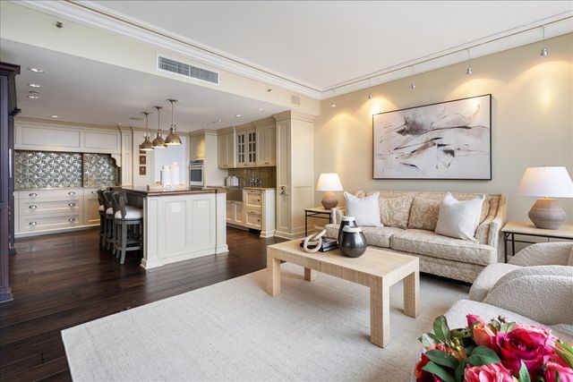 180 E PEARSON Street 4801, Chicago, IL 60611