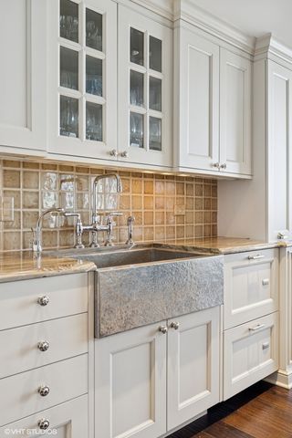 180 E PEARSON Street 4801, Chicago, IL 60611