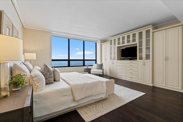 180 E PEARSON Street 4801, Chicago, IL 60611