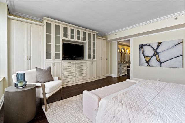 180 E PEARSON Street 4801, Chicago, IL 60611