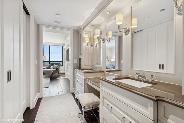 180 E PEARSON Street 4801, Chicago, IL 60611