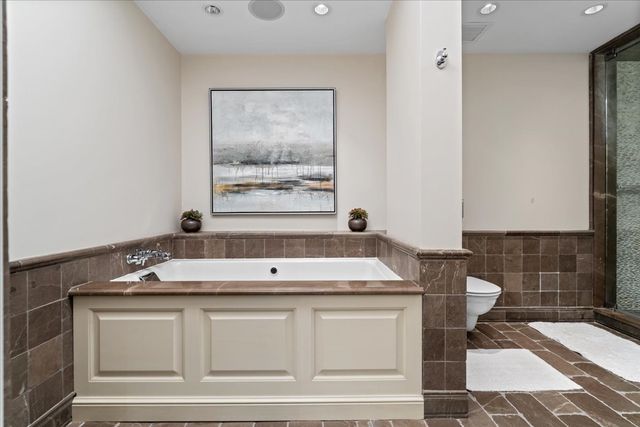 180 E PEARSON Street 4801, Chicago, IL 60611