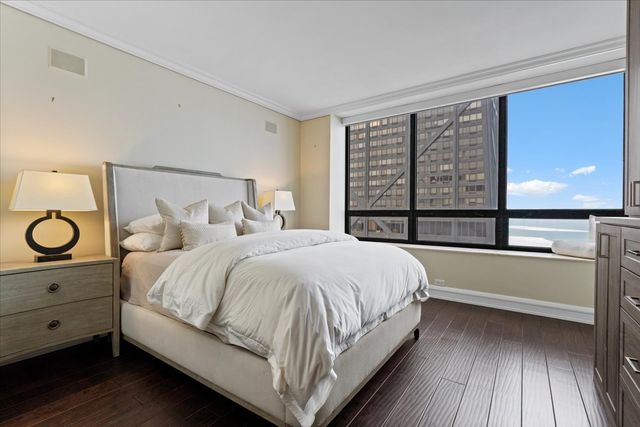 180 E PEARSON Street 4801, Chicago, IL 60611