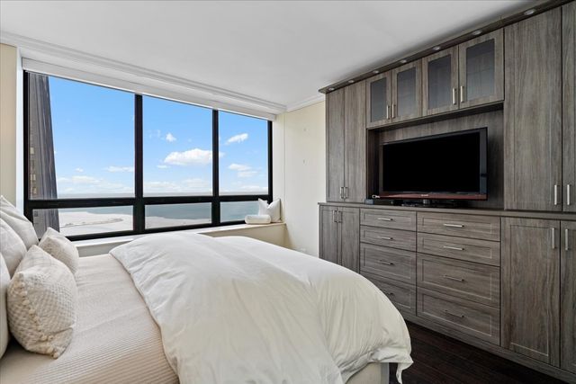 180 E PEARSON Street 4801, Chicago, IL 60611