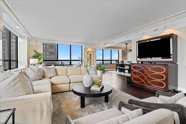 180 E PEARSON Street 4801, Chicago, IL 60611