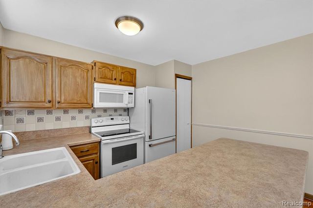 38662 Summers Street, Livonia, MI 48154