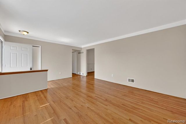 38662 Summers Street, Livonia, MI 48154