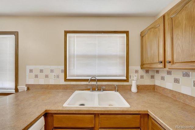 38662 Summers Street, Livonia, MI 48154