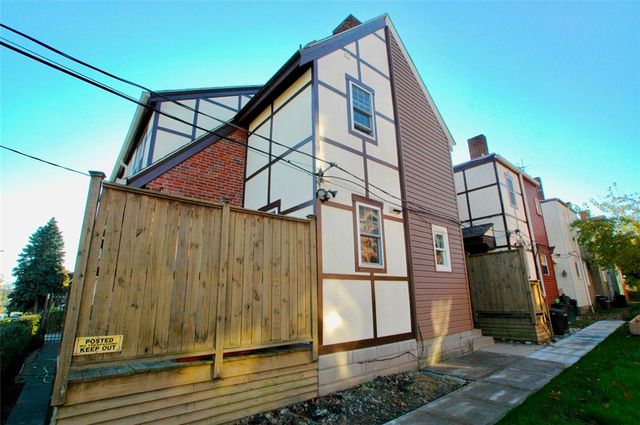 18 Dawson Court, Oakland, PA 15213