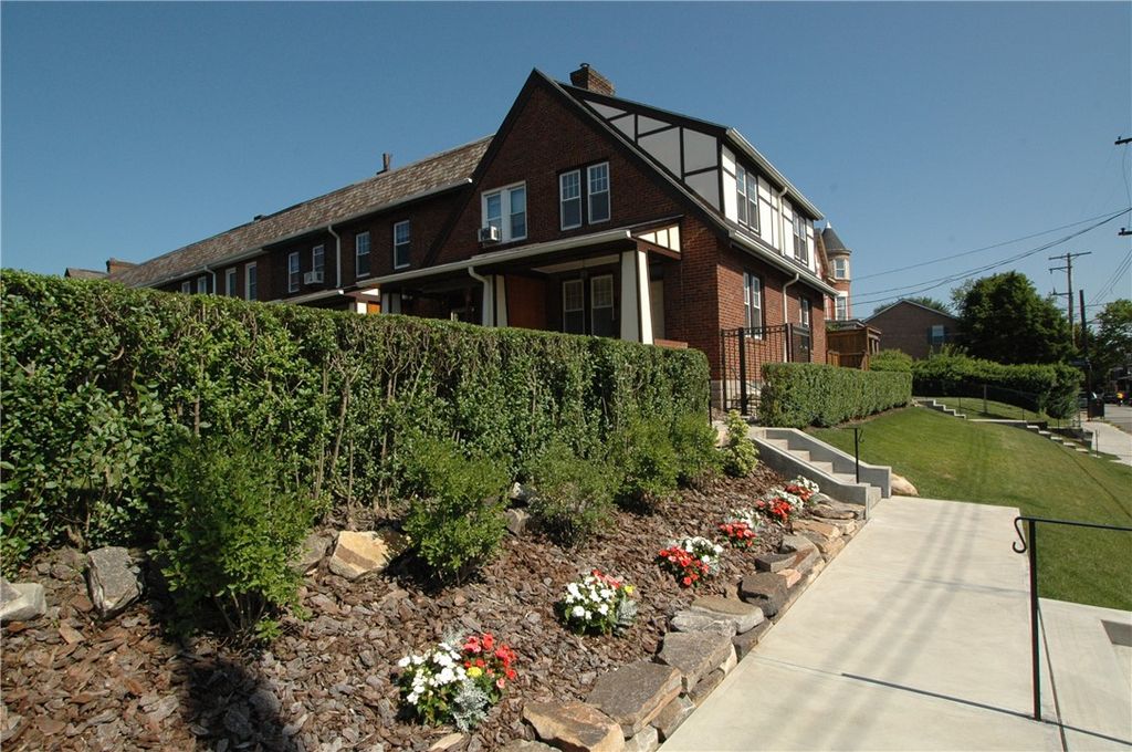 18 Dawson Court, Oakland, PA 15213