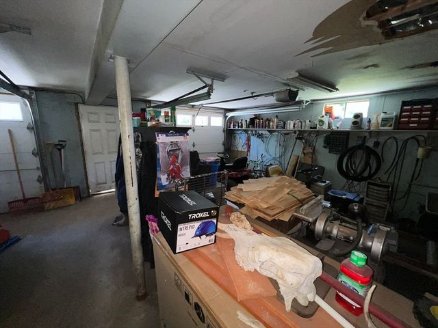 343 Old Bedford Rd, Westport, MA 02790