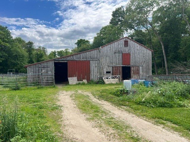 343 Old Bedford Rd, Westport, MA 02790