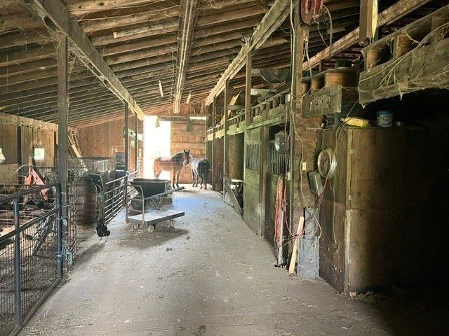 343 Old Bedford Rd, Westport, MA 02790