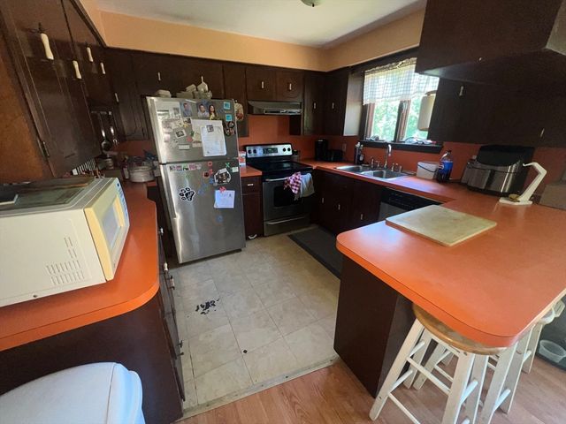 343 Old Bedford Rd, Westport, MA 02790