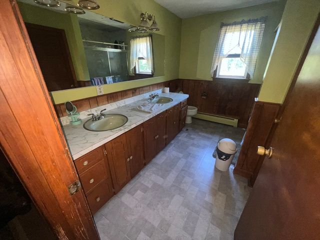 343 Old Bedford Rd, Westport, MA 02790