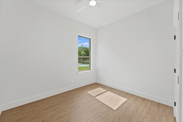 605 N Stewart Street, Azle, TX 76020