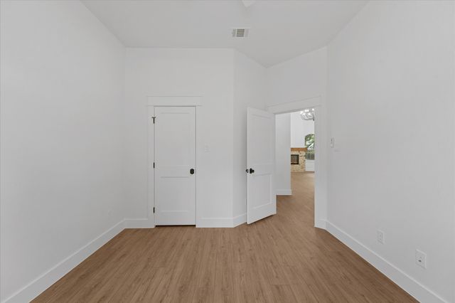 605 N Stewart Street, Azle, TX 76020