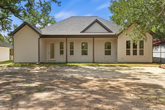 605 N Stewart Street, Azle, TX 76020