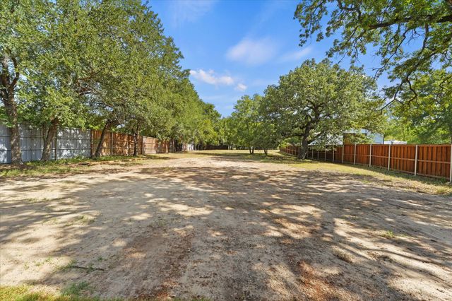 605 N Stewart Street, Azle, TX 76020