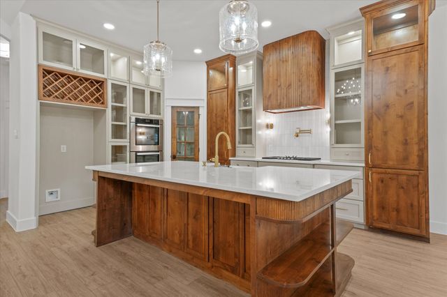 605 N Stewart Street, Azle, TX 76020