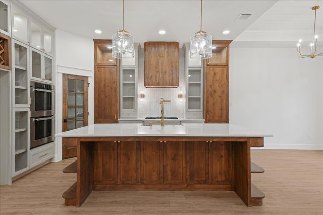 605 N Stewart Street, Azle, TX 76020