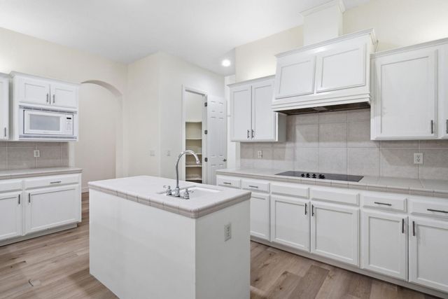 2935 E Omaha Avenue, Fresno, CA 93720