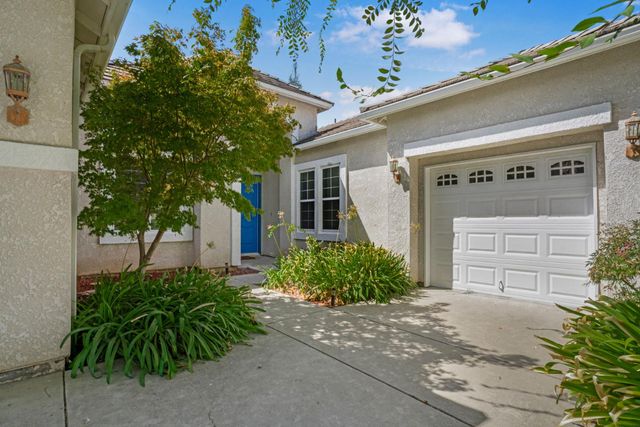 2935 E Omaha Avenue, Fresno, CA 93720
