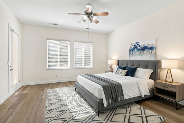 2935 E Omaha Avenue, Fresno, CA 93720