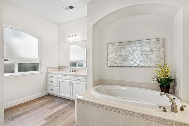2935 E Omaha Avenue, Fresno, CA 93720