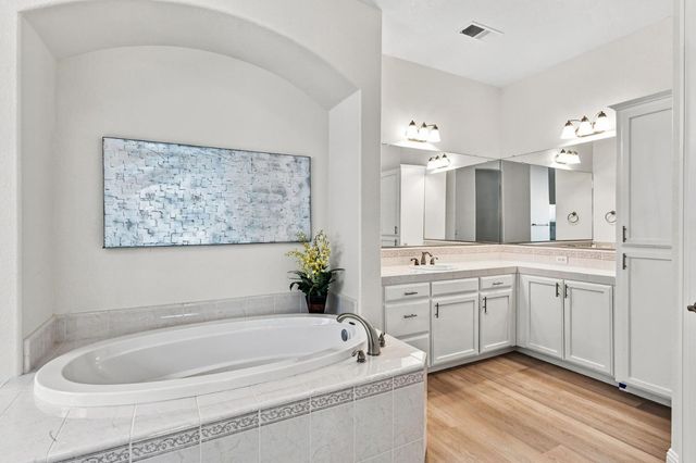 2935 E Omaha Avenue, Fresno, CA 93720