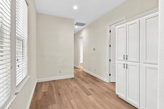 2935 E Omaha Avenue, Fresno, CA 93720