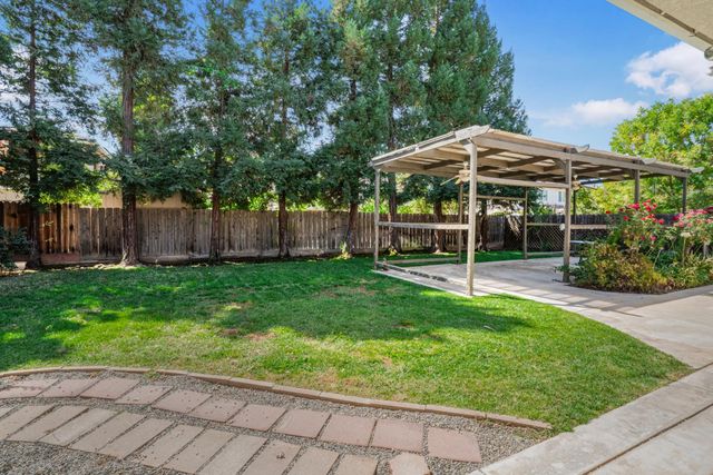 2935 E Omaha Avenue, Fresno, CA 93720